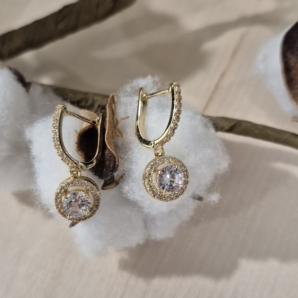 💛💛NEW💛💛 GORGEOUS!! CZ Drop Dangle Earrings in GOLD Plating - Picture 16 of 16